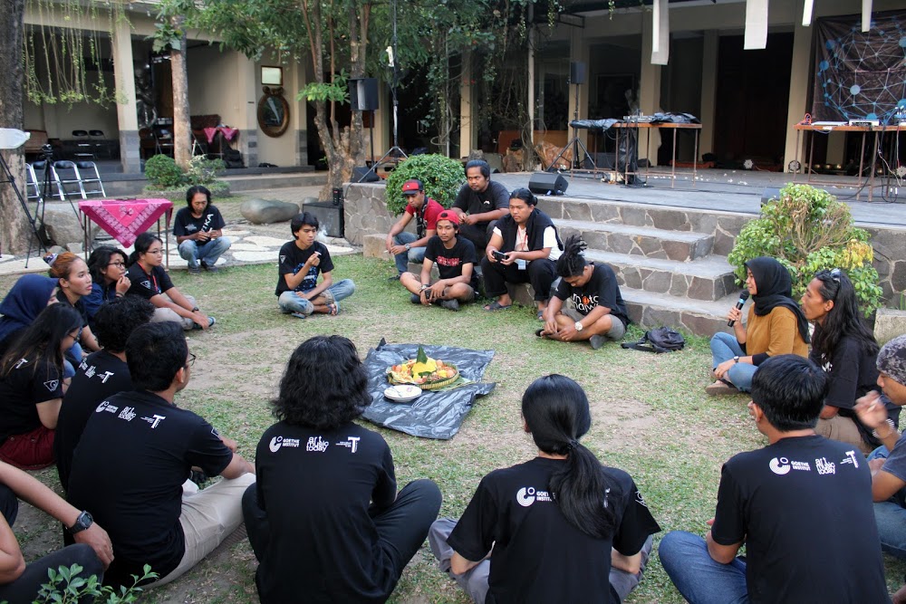 Doa dan Kerja Keras Panitia: Catatan Produksi October Meeting #1