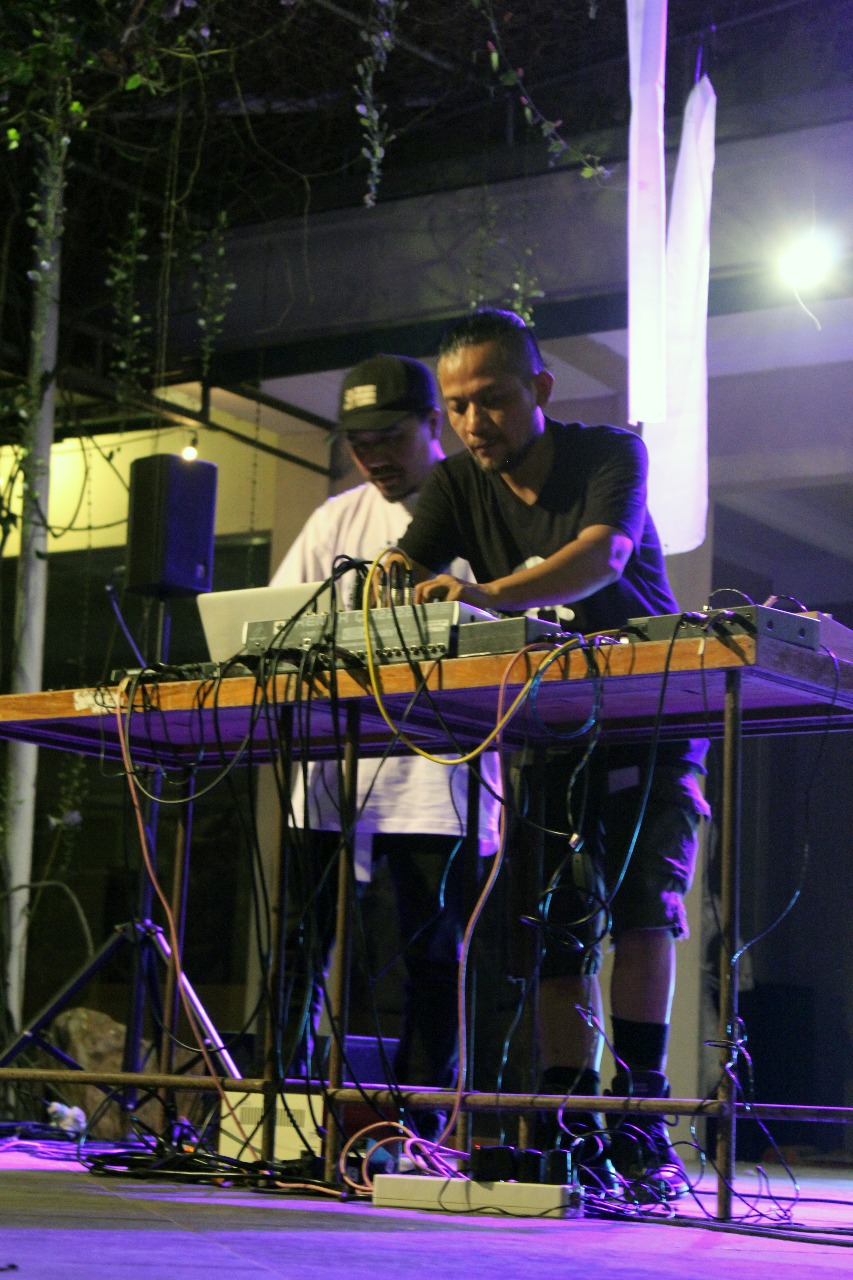 Disonnant dan Anggarayesta  Membuka October Meeting 2018! 